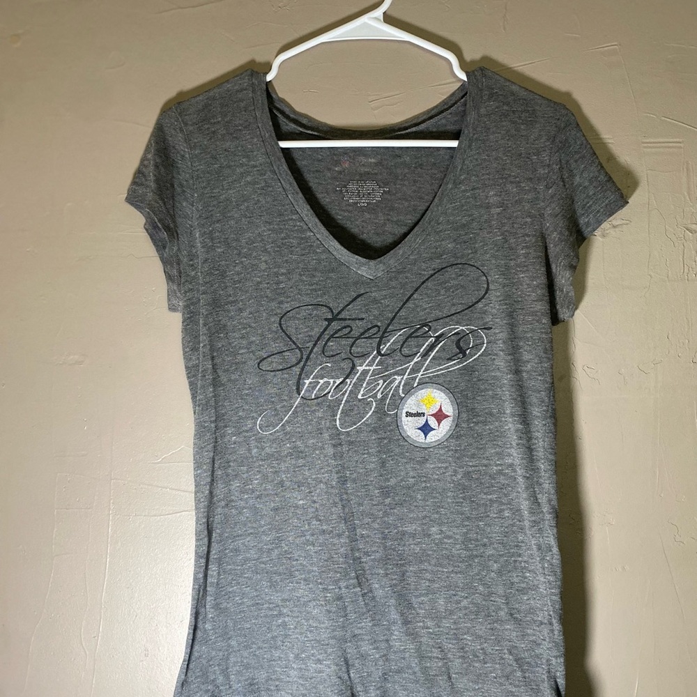 Steelers Women's Charcoal V-Neck Tee